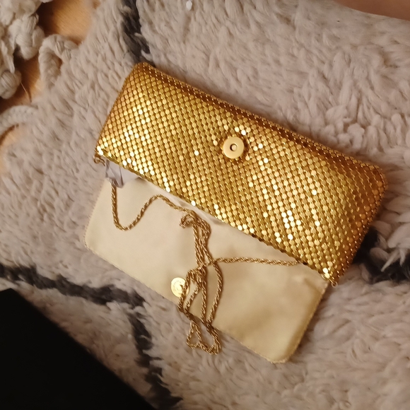La Regale Gold Clutch - Picture 3 of 3